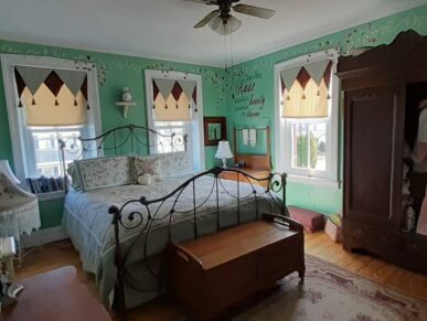 King-size pillowtop bed, private bath with Jacuzzi whirlpool tub for one, shower, clock radio/CD player/alarm, and flat-screen TV/DVD player.